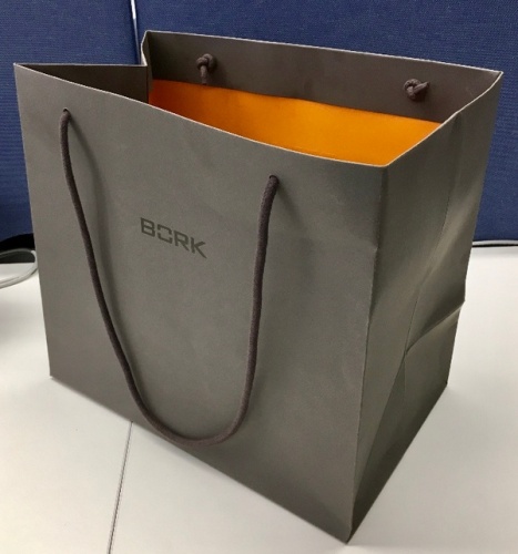 Черно-оранжевый бумажный пакет 24*14*28 см с веревочными ручками
